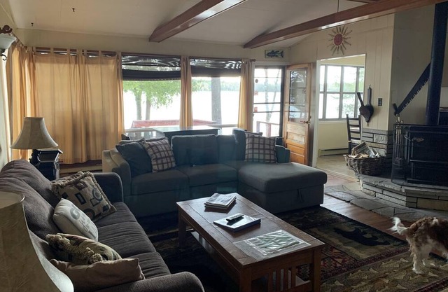 Family Friendly Shallow/Clear Water Cottage on Beautiful Sandy Lake.