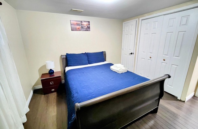 Family-Friendly Spacious 2BR Cozy Basement suite | Near Attractions | Sleepsn5