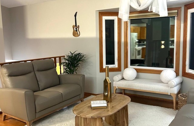 Family-friendly, spacious with deck & fence,n centrally located near MSP airport
