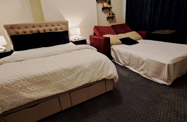 Family friendly, spacious and close to grocery outlets,restaurants and transport