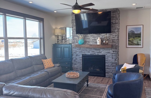 Family friendly spacious 4-bedroom house in charming Pinedale