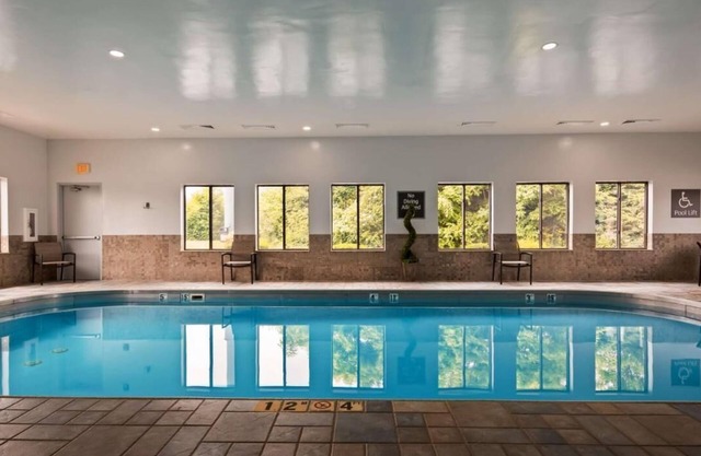 Family-Friendly Stay By I-70! Near Ohio Valley Plaza w/Free Breakfast