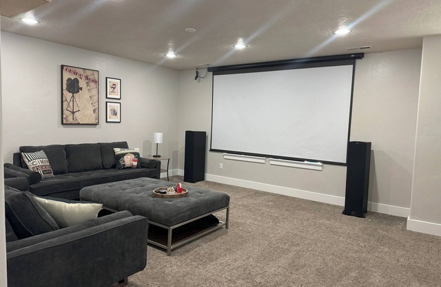 Spacious 5-Bedroom Home with Hot Tub & Movie Room in Beautiful Meridian