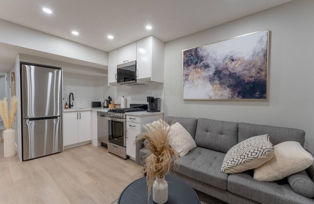 Family Friendly suite with close by amenities | 14mins to YYC | 20mins DT