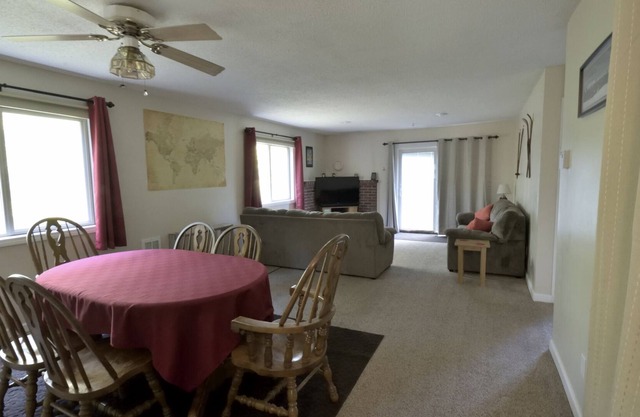 Saubere, gemütliche, komfortable Wohnung mit kostenfreiem WLAN und Roku 4K-TV; 10 Minuten von North Conway entfernt