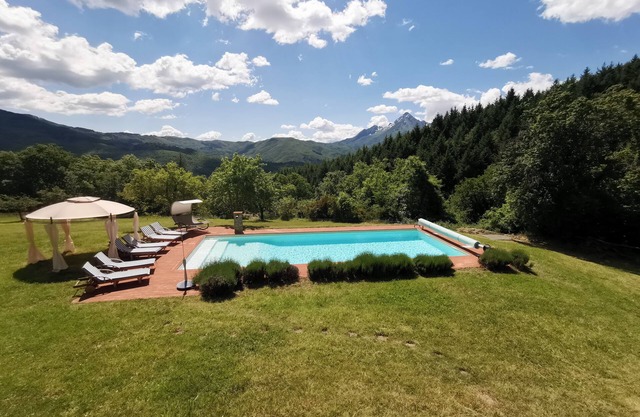 Villa mit großem privaten Pool und Pizza Ofen.