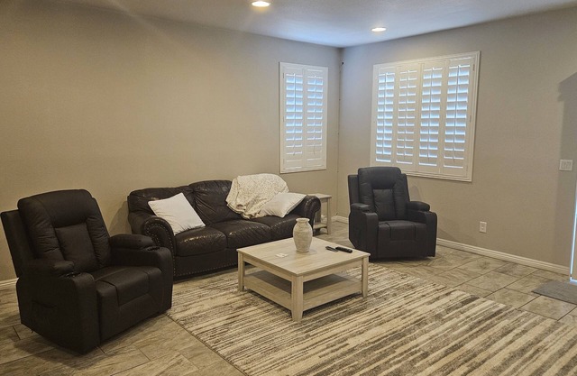 Family friendly home. Perfect for snowbirds. Only 20 min to strip. Pool/hot tub.