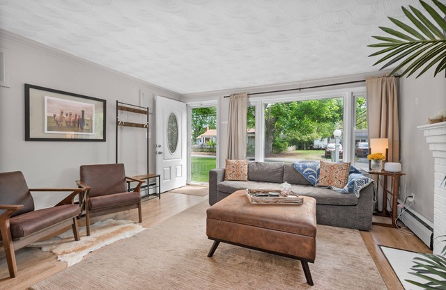 Family-Friendly Cape Cod Home Walk to Baseball Field, Dog Friendly, Linens Included