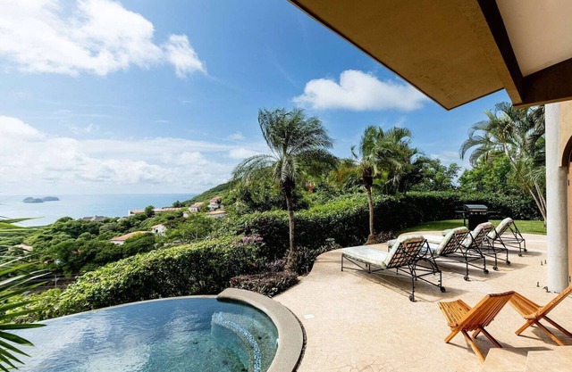 Perfect Family Home w/ Views of both Playa Hermosa and Playa Panama