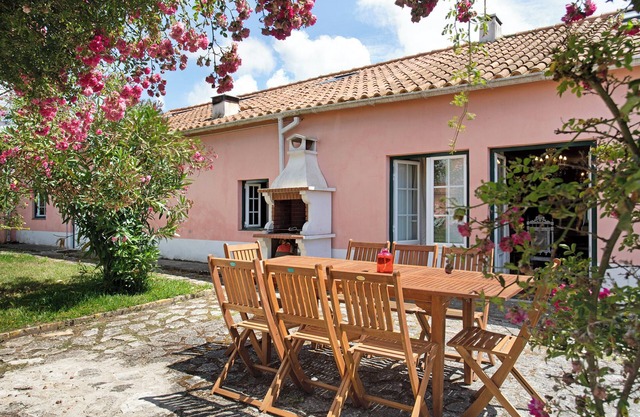Familienfreundliches Ferienhaus 'Casa Alfeizerão' mit Garten und WLAN