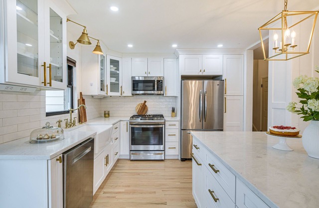 Family-Friendly Villa Park Home: 16 Mi to Chicago!