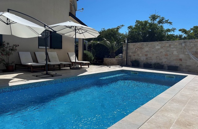 Familienfreundliche Villa ELMASO****m. priv. beheiztem Pool, 4x Klima, 3xTV