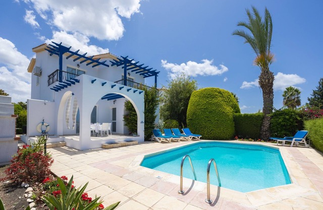 Lemon Grove Dio: Moderne und komfortable Villa in der Nähe des Sandstrandes. Privates Schwimmbad