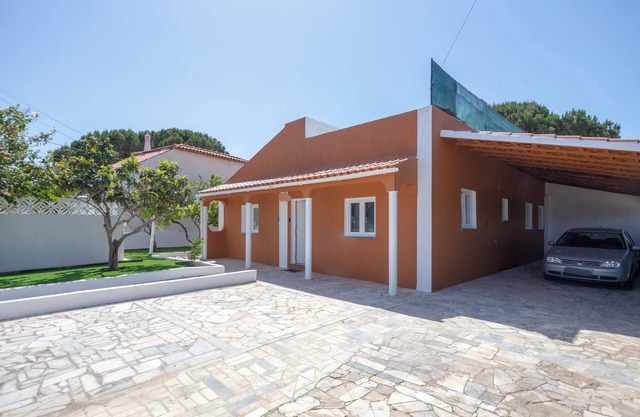 Family-friendly villa with Private Pool & Rooftop Oasis