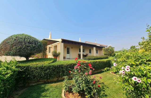 Familienfreundliche Villa mit XXL Pool, 10 km von Lagos und den Stränden
