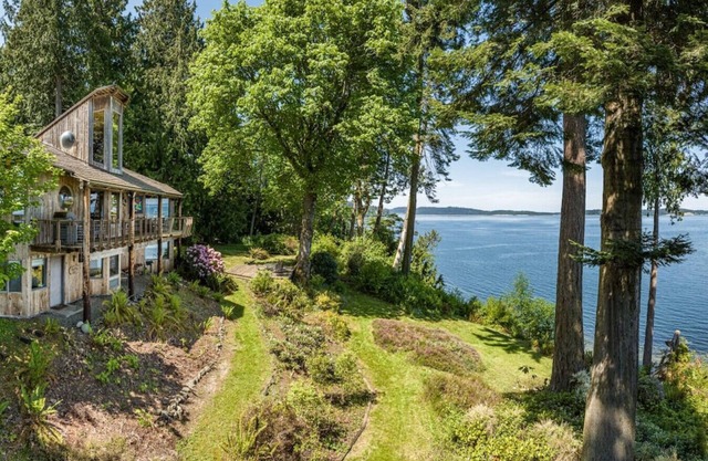 Family Friendly Water View Retreat w/ Sauna