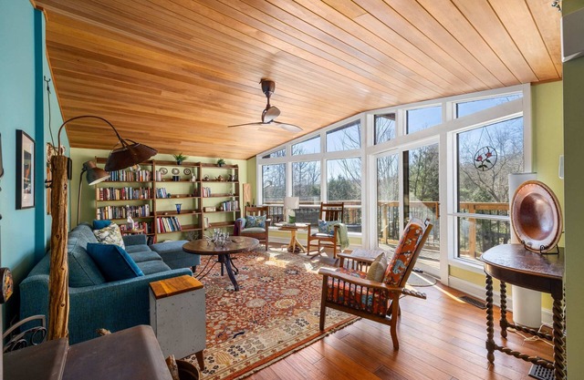 Family Friendly Waterfront Cottage
