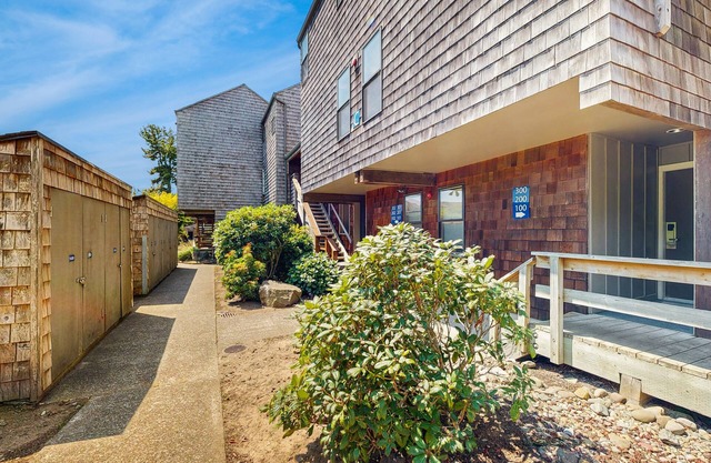 Family-Friendly Waterfront Studio w/ High-Speed WiFi, Marina View, & Kitchenette