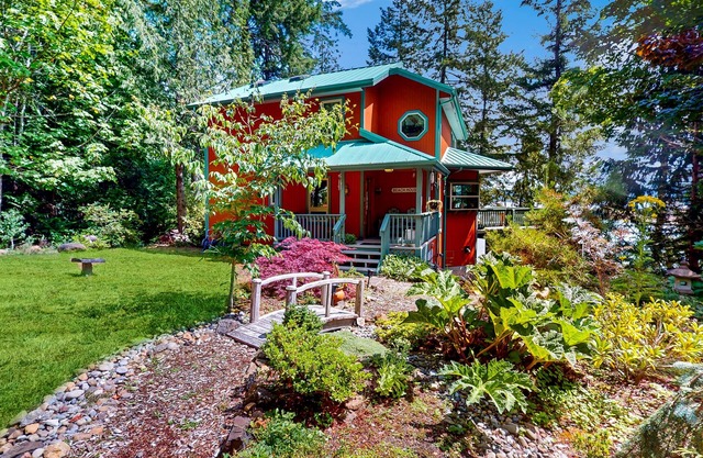 Family-friendly waterview home with spacious decks, gas grill and W/D