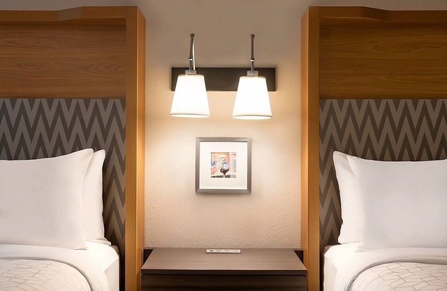 Family & Friends Getaway! Four Modern Units! Indoor Swimming Pool, On-site Bar!