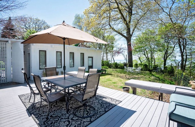 Family fun 5BR w/Lake Michigan views and beach. Close to St. Joe/golf/wine