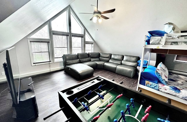 Family Fun Apt! Kid Friendly Loft, Coffee, Popcorn, Snowcones, Games, Poker