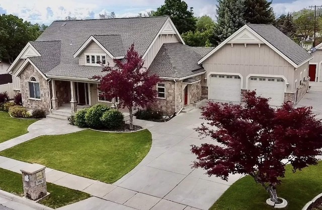 Family FUN at the Homestead with Pool, Ping Pong, Karaoke and more!