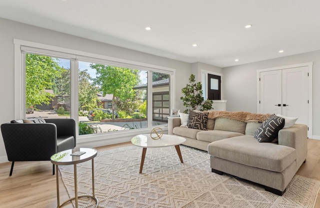 Family Fun Bungalow Retreat | Hot Tub | Gym | Theatre | Pool Table | Bar
