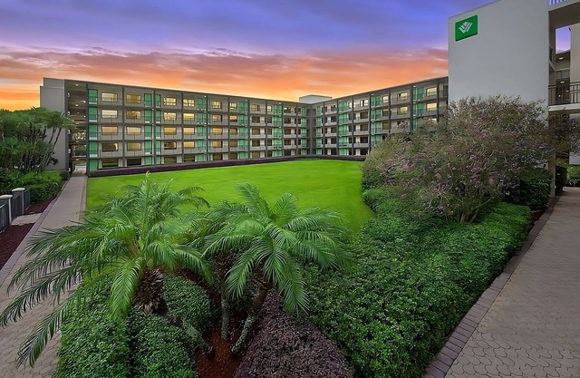 Family Fun: Disney Springs Across, Shuttle to Parks, 2 Comfortable Units