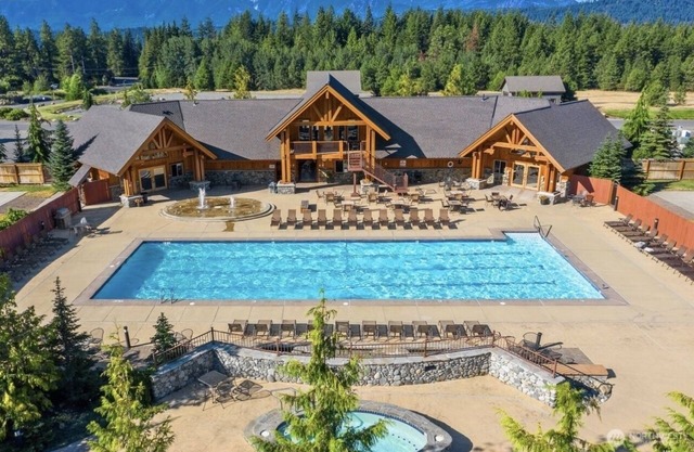 Family Fun Getaway w/Pool, Private Hot Tub, Games & BBQ!