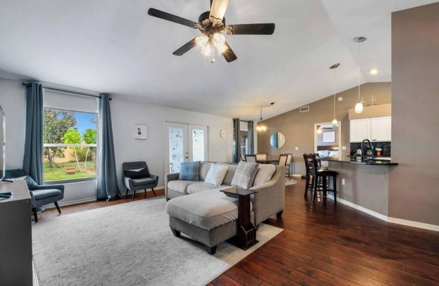 3br/2ba Haven away from home w/master suite, 6 mi. to Legoland & pet-friendly!
