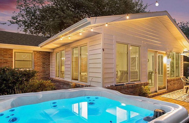 Family Fun House: Hot Tub*Ping Pong*Nintendo*Fire