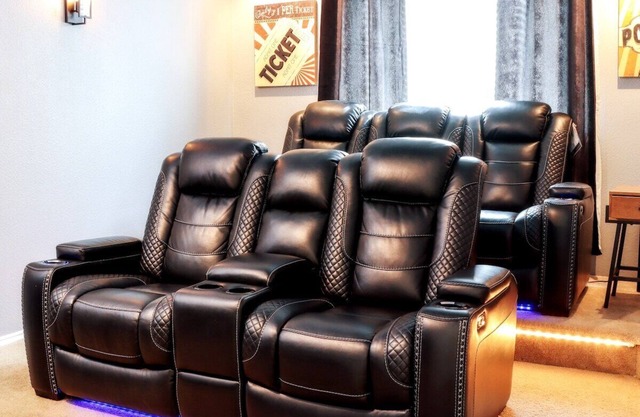 Family Fun House w/ Theater, playhouse, & more! 0.1 miles to NSSA!