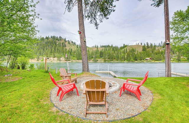Family Fun on Ruby Creek: Cusick Hideaway w/Dock