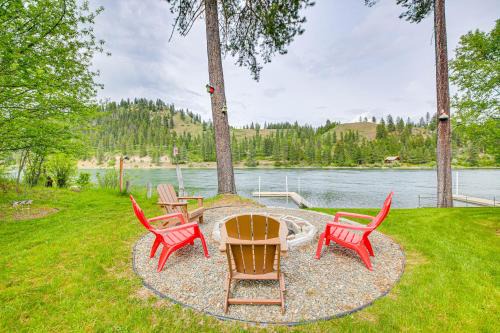 Family Fun on Ruby Creek Cusick Hideaway with Dock