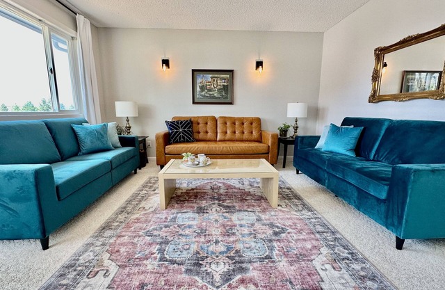 Family Fun, Spacious, Clean, Central Location, 2nd Family Room, Game Room