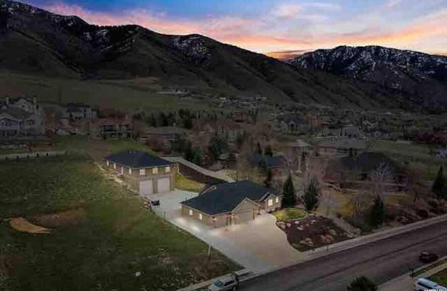 Family Fun with Adventure AND Relaxation! Fun Factory, Hot Tub, and Style Galore