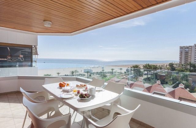 Familienausflug zum Strand! Luxuriöser Rückzugsort mit Blick aufs Meer.
