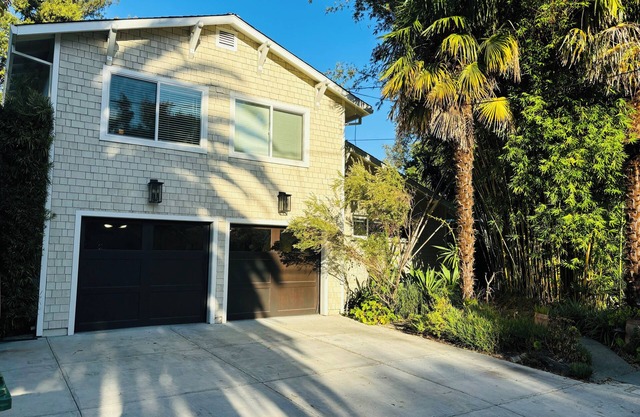 Family getaway in Marin County. Close to S.F., wine country and Stinson Beach.