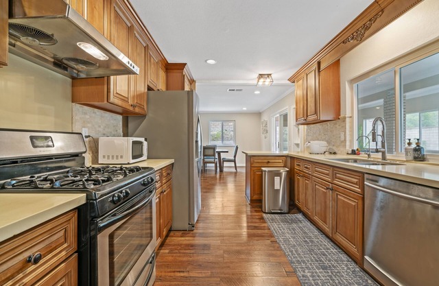 Family Getaway Pool House 5 Beds for 10 Near Disney Mt. SAC Supermarket Shopping
