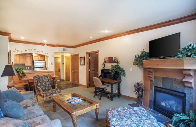 Family getaway~Pool, Tubing, Skiing, & Ice Castles Villa 1022-1