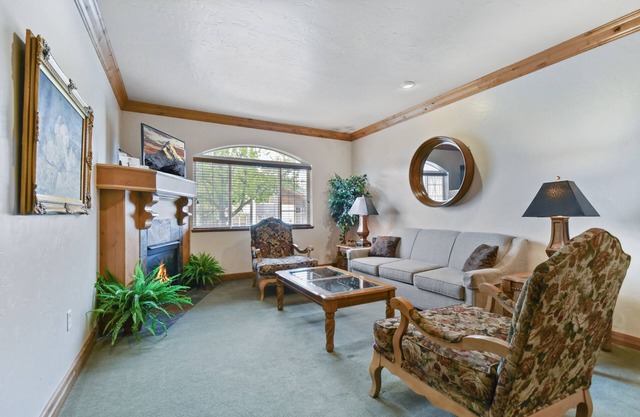 Family Getaway~Pool, Tubing, Skiing, & Ice Castles Villa 1065-1