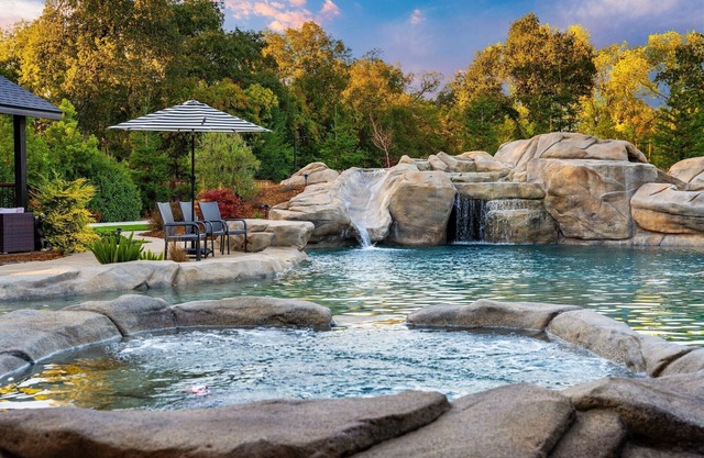 Family Getaway w/Pool, Hot Tub, Gym, Fire pit & BBQ