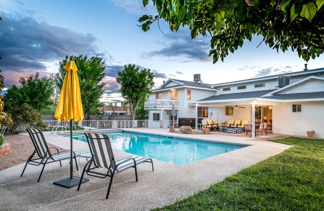 Family&Groups, 5br, Sleep 12, Pool/Hot tub/Firepit