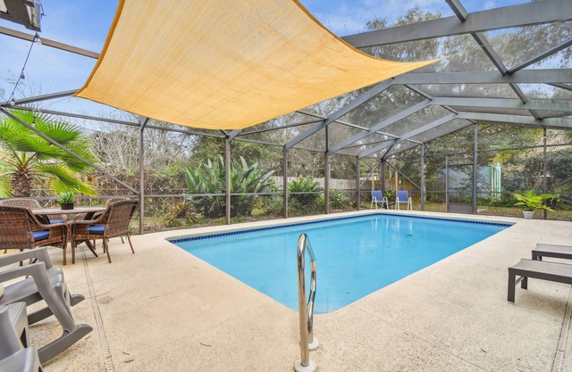 Family HEATED POOL mins to dt/ beaches/inlet, 2 boat drops, pets ok