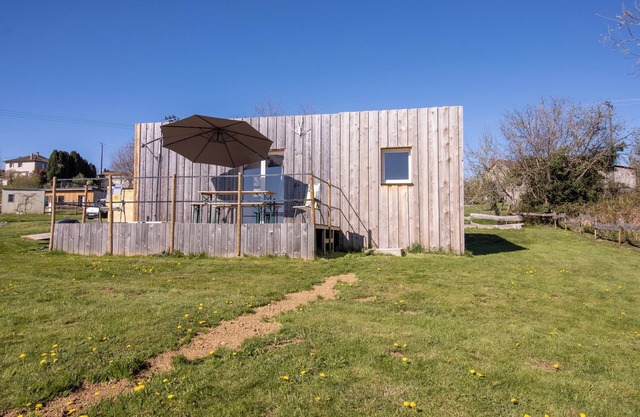 Familienferienhaus in Lubersac – Teich, Garten, Ruhe & Komfort
