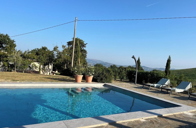 Familienferienhaus mit toller Aussicht, neuem Pool und Pizzaofen