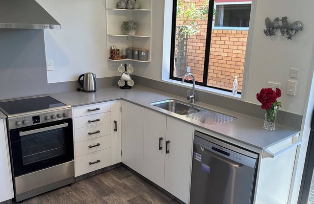 Family Home close to town. wifi-linen included
