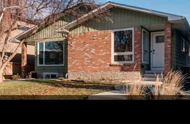 Family home for all things Calgary and Mountains!!