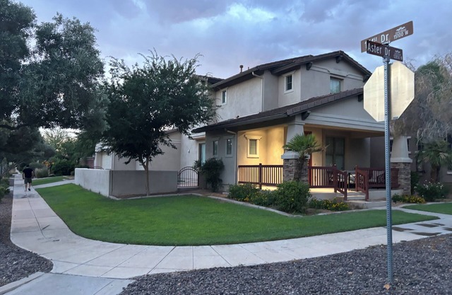 Family home in Fantastic Surprise with WiFi, AC in quiet neighborhood.